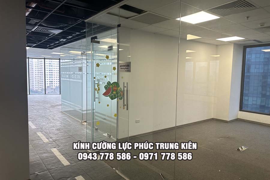 so ánh kính thường và kính cường lực